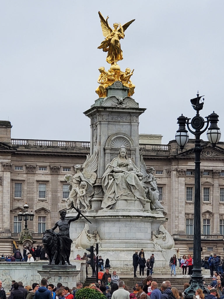 London Trip Part II - Toy Soldier Cuddler - Pumpkin Pie Earrings